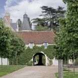 Tą alejką wjeżdża się do Chateau. Zameczek dla dwojga