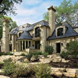 Ta rezydencja i taras zostały zbudowane z piaskowca. Projekt i wykonanie IG Construction. STONEO