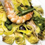 Tagliatelle z karczochami i krewetkami