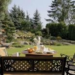 Taki ogród to świetne miejsce na śniadanie.