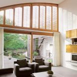 Tam, gdzie trudno dostać się do okna, pomogą shuttersy zdalnie sterowane. Cena - 25 000 zł. JASNO SHUTTERS