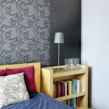 Tapeta do sypialni uwiodla Annę, bo choć jest z paieru, wygląda jakby była miękką tkaniną.