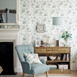 Tapeta i poduszka z jednej kolekcji, dywan w tej samej tonacji, LAURA ASHLEY POLSKA