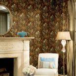 Tapeta Talisman to współczesna waracja na klasyczny temat. Idealnie pasuje do wnętrza łączącego oba style.