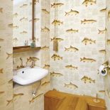 Tapeta w rybki to Lewis Wood. Mieszkanie z brytyjskimi dodatkami