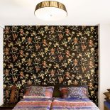 Mieszkanie z wanną w salonie