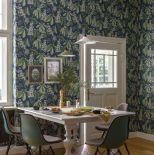 zielona tapeta na ścianie w jadalni