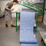 Tapety i tkaniny z pięknymi, zaskakującymi wzorami.