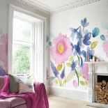 Kwiaty na ścianie w tapetach Bluebellgray.