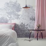 Romantyczna tapeta od Sian Zeng. Modnie: kolorowe tapety we wzory