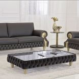 Tapicerowana luksusową tkaniną, 7840 euro. PATT MEBEL