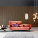 Tapicerowana Sofa Lovy z efektownym zagłówkiem, w modnym kolorze Living Coral, Bonaldo, galeria.heban.pl