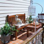 Taras i kot należą do Róży. W domku lalek