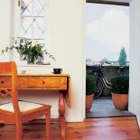 Taras na piętrze w starej willi to najlepsze miejsce na podziwianie okolicy.