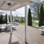 Taras z widokiem na jezioro. Jak najbliżej natury