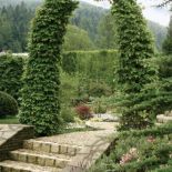 Tarasowy ogród otoczony naturą