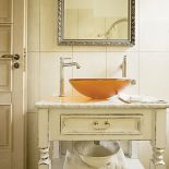 Te wnętrza urządziły pamiątki i kolekcje. Tłem dla nich miał być styl frnacuski.