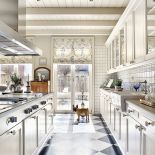 Tea mieszkała w czterech krajach, w czterech różnych domach. Dlatego ten ostatni pod Warszawą ma trochę z pałacu i