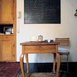 Ten obraz z cyklu Boards niema tytułu. Artysta pozostawił tu pole do popisu odbiorcy.