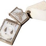 Ten wizytownik przypomina zapalniczkę Zipo. Tymczasem zamiast ognia wyskakują z niego karty wizytowe, fot. FORUM