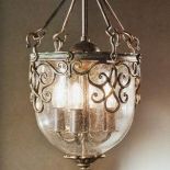 Ten żyrandol firmy Robers zrobiono z ręcznie kutej i giętej stali. Kosztuje 5000 zł. KRYSZTAŁ