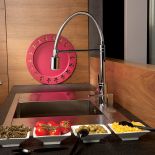 Teramo z wyciąganym natryskiem, woda podświetlana diodami LED, 736 zł. FERRO