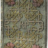 The Miroir or Glasse of the Synneful Soul autorstwa królowej Elżbiety I, haftowana okładka, 1544 r., Anglia