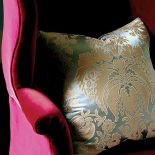 Tkanina Venice (jedwab) firmy Zoffany – ok. 600 zł za metr. DECODORE