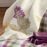 Tkanina w kwiaty Fidgi kosztuje 512 zł/m, w kratę Jamaicue – 439 zł/m. DECOON