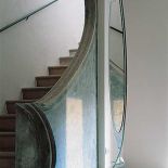 To dwustronne, wolno stojące lustro zaprojektował Fabio di Bartolomei. FIAM ITALIA