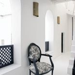 To typowy otwarty dom. Wokół patio jest krużganek.