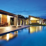 To wspólne dzieło architekta Damiána Ribasa i projektantki wnętrz Nurii Pérez-Sali.