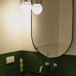 toaleta dla gości w ciemnych kolorach