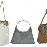 Torebka balowa z mosiądzu, zdobiona syntetycznymi turkusami, lata 30. XX w., Czechy lub Niemcy, cw 400 zł, RYNEK SZTUKI