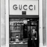 Torebki, buty, ubrania ze znaczkiem Gucci noszą celebryci na całym świecie. Poznaj wyjątkową historię florenckiego klanu.