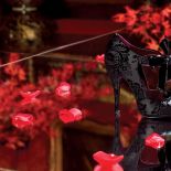 Torebki, buty, ubrania ze znaczkiem Gucci noszą celebryci na całym świecie. Poznaj wyjątkową historię florenckiego klanu.