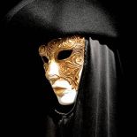 Tradycyjna maschera nobile z trójgraniastym kapeluszem. Fot Shutterstock.com