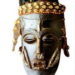 Tradycyjna maska afrykańska. Fot. East News