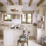 Tradycyjny cottage okazał się bardzo inspirujący i przyczynił do powstania stylu cottage. Jakie ma cechy?