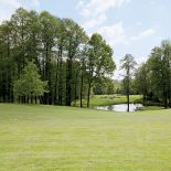 Trawnik jak na miłośników golfa przystało.