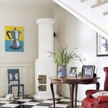 W całym domu przeplatają się styl pałacowy z rustykalnym.