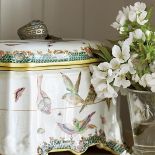 W całym domu przeplatają się styl pałacowy z rustykalnym.