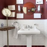 W całym domu przeplatają się styl pałacowy z rustykalnym.