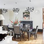 Troche to trwało, zanim Mirek Gara wymyślił stół podobny do kryształu. Pasuje idealnie do modernistycznego