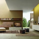 Trzy w jednym: beżowa lakierowana podstawa na telewizor, kamienne prostokątne kubiki i półka z postarzanego dębu, PRESOTTO