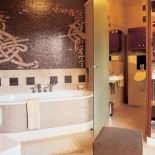 Tu wszystko jest wyjątkowe - można nawet jeździć windą z pokoju do pokoju.