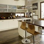 Tu zbierają się wszyscy domownicy i goście - wokół wyspy.