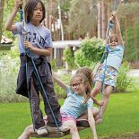 Tylko 20 kilometrów od PKiN, dzieci mogą bawić się na łonie natury.