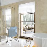 Tylko najlepsze marki. W salonie kąpielowym króluje stylowa ceramika Devon Devon. Wszlafroku można wyjśc na taras