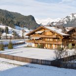 Typowy chalet na zewnątrz, ale w środku jest zupełnie inaczej.